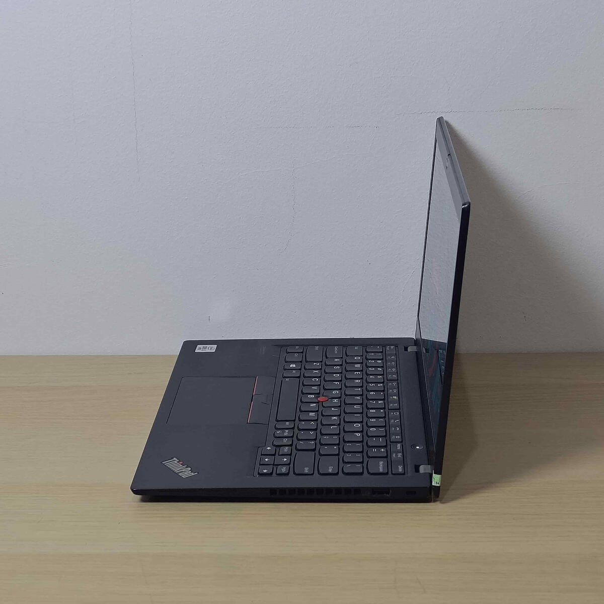 Lenovo Thinkpad X13G1 Samping Kiri Lenovo Thinkpad X13G1 Samping Kiri Butik Laptop