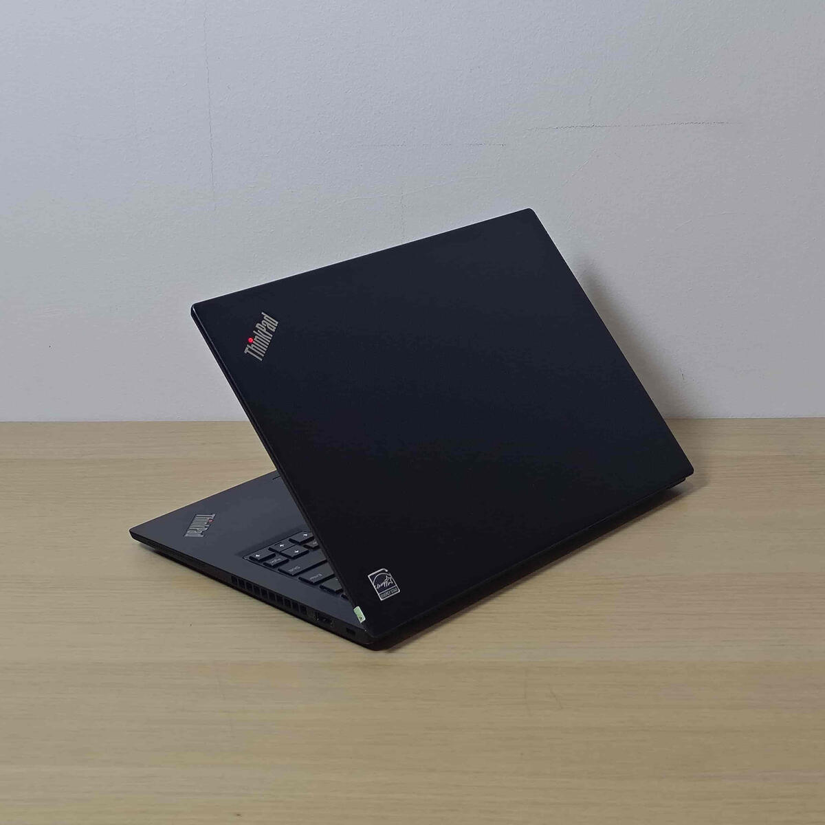 Lenovo Thinkpad X13G1 Belakang Kanan Butik Laptop