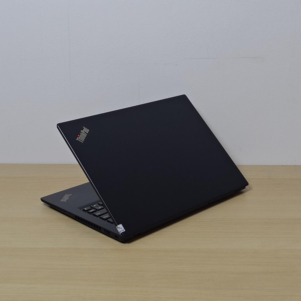 Lenovo Thinkpad X13G1 Belakang Kanan Butik Laptop
